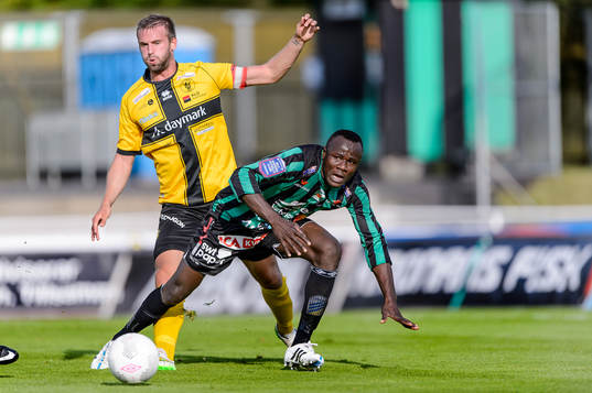 Frej Täbys Johannes Gustafsson och Varbergs Nsima Peter