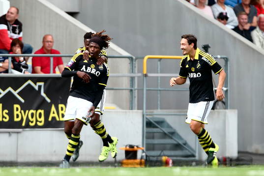 s Mohamed Bangura firar 0-1-målet