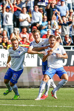 Norrköpings spelare firar 1-2 målet av Linus Wahlqvist