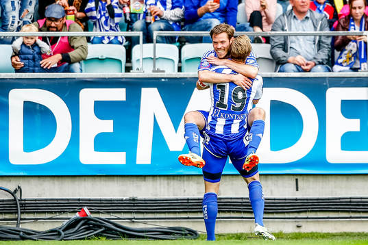 IFK Göteborgs Emil Salomonsson och Gustav Engvall firar