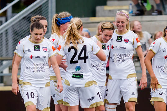 FC Rosengårds Therese Sjögran firar