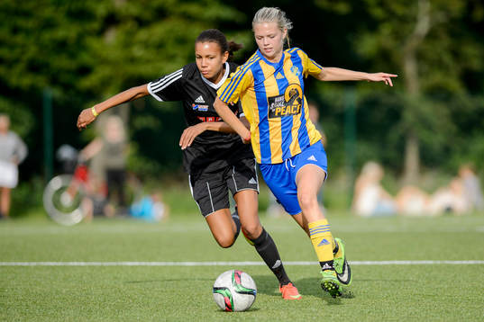 Bergdalens Julia Gilkes mot Eskilsminnes Julia Jonassen