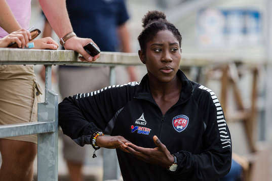 FC Rosengårds Anita Asante pratar med publiken