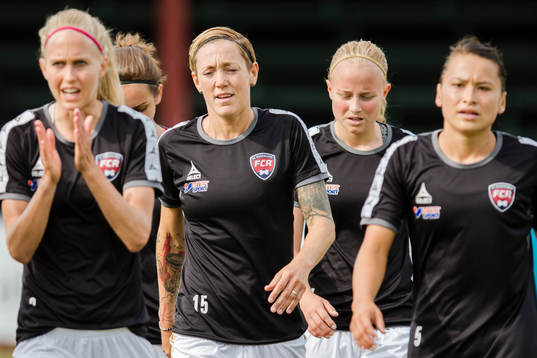 FC Rosengårds Therese Sjögran värmer upp