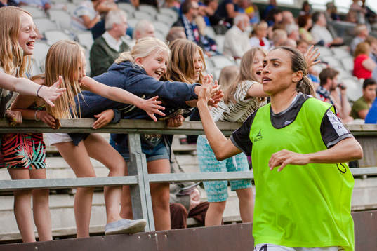 FC Rosengårds Marta Viera Da Silva värmer upp