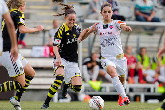 AIKs Petra Andersson och FC Rosengårds Natasa Andonova i