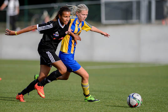 Bergdalens Julia Gilkes mot Eskilsminnes Julia Jonassen