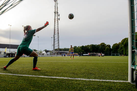 Eskilsminnes Tijana Nikolic Sätter en straff