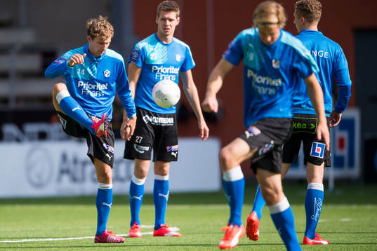 Halmstads nyförvärv Alexander Henningsson (vänster i