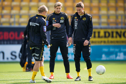 Elfsborgs nyförvärv Niklas Gunnarsson (mitt i bild)