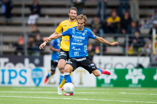 Halmstads nyförvärv Alexander Henningsson med Elfsborgs