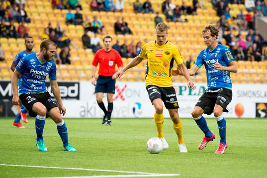 Elfsborgs Viktor Claesson och Halmstads Jesper Westerberg