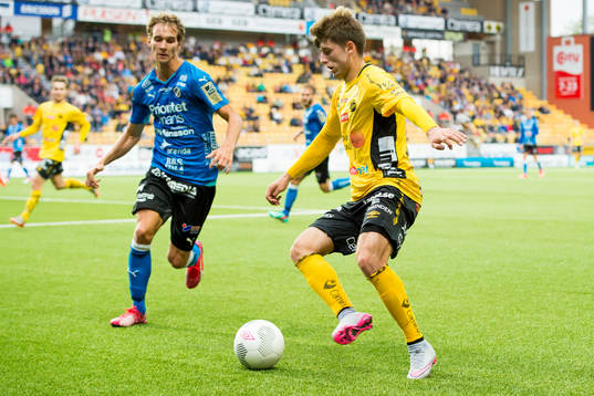 Elfsborgs Arber Zeneli och Halmstads Alexander Henningsson