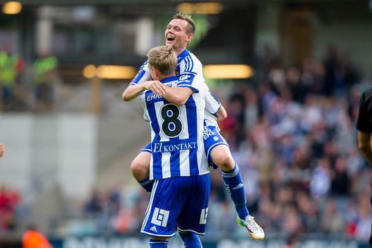 IFK Göteborgs Jakob Ankersen jublar ihop med Sören Rieks