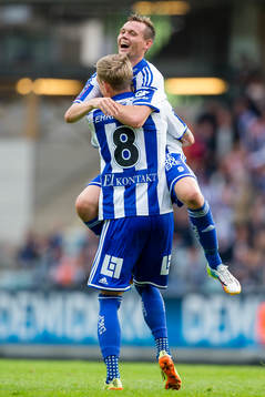 IFK Göteborgs Jakob Ankersen jublar ihop med Sören Rieks