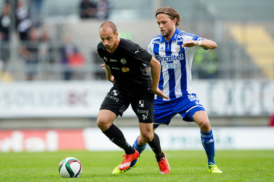 Örebros Pär Eriksson mot IFK Göteborgs Tom Pettersson