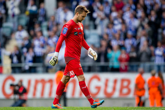 Örebros målvakt Oscar Jansson deppar