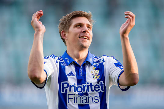 IFK Göteborgs Mikael Boman tackar klacken