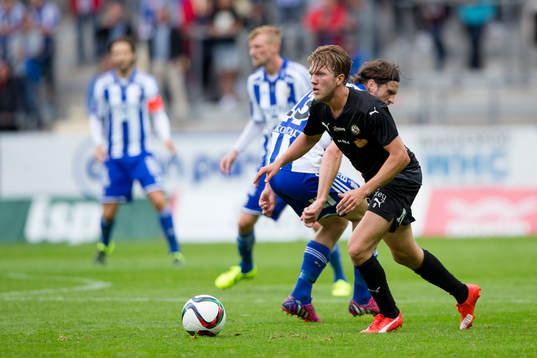 Örebros Martin Broberg mot IFK Göteborgs Gustav Svensson