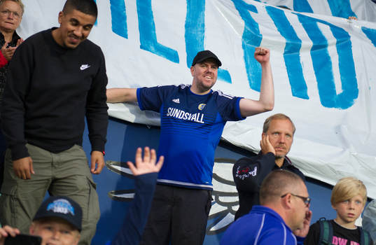Sundsvalls supporter jublar