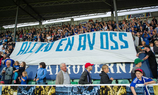 Sundsvalls supportrarna hyllar Robert Lundström för hans