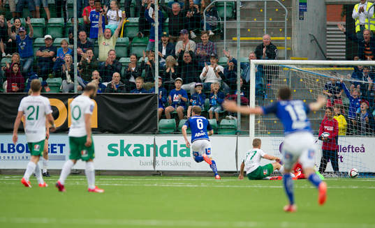 Sundsvalls Rúnar Már Sigurjónsson jublar