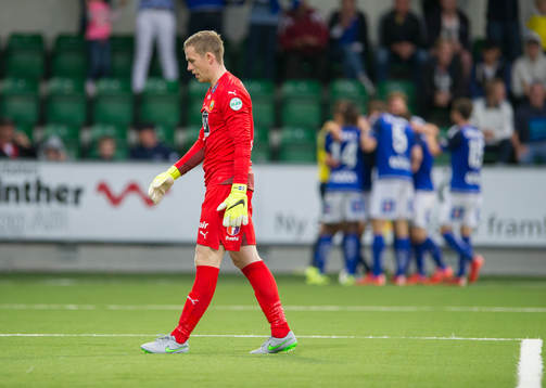 Hammarbys målvakt Ögmundur Kristinsson deppar