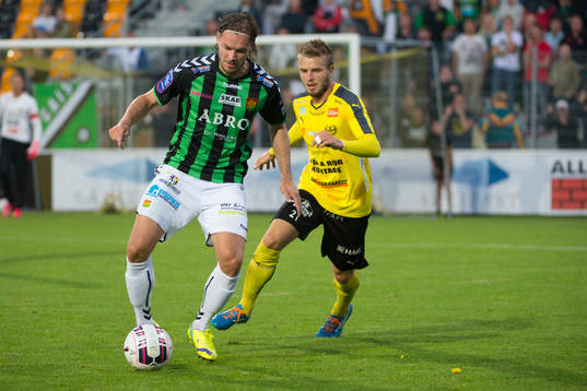 GAIS Danny Ervik med bollen