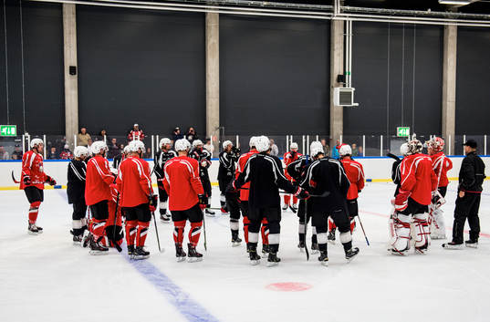 Ishockeylaget Malmö Redhawks första träning på is för
