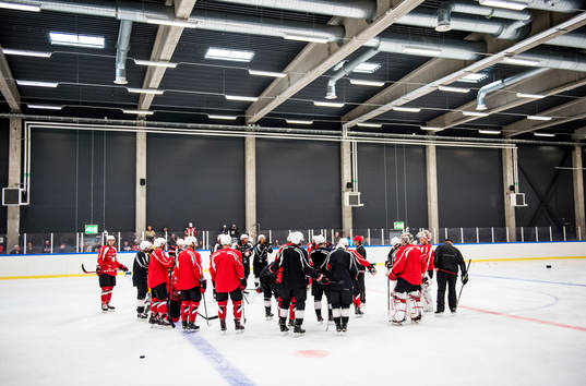 Ishockeylaget Malmö Redhawks första träning på is för