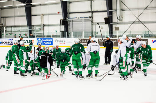 Ishockeylaget Rögle BKs första träning på is för
