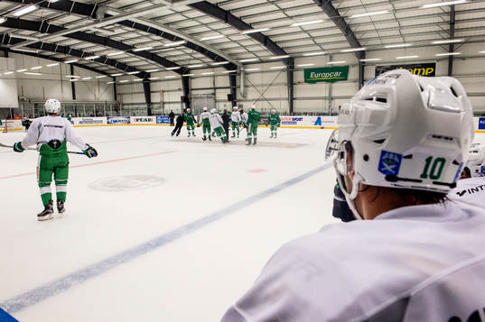 Ishockeylaget Rögle BKs första träning på is för