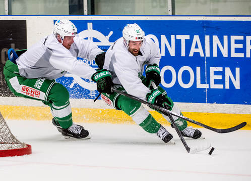 Jens Hellgren och Taylor Matson i närkamp