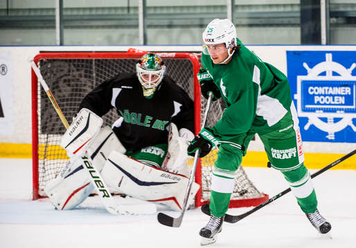 Ludvig Elvenes framför målvakten Oscar Dansk