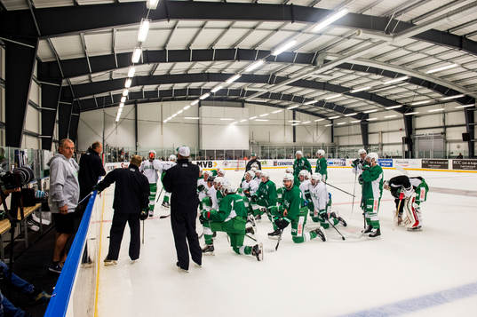 Ishockeylaget Rögle BKs första träning på is för