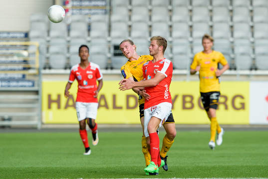 Elfsborgs Viktor Götesson och Kalmars Måns Olström