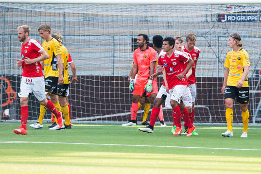 Kalmars reducerar till 2-1genom Romario Pereira Sipiao mitt