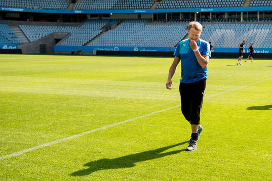 Malmö FFs tränare Åge Hareide ser fundersam ut