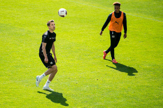 Malmö FFs Kári Árnason och Tobias Sana