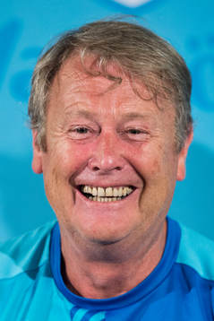Malmö FFs tränare Åge Hareide skrattar