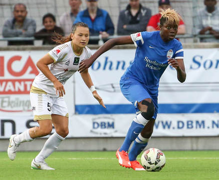 Eskilstuna Uniteds Gaelle Enganamouit jagas av Rosengårds