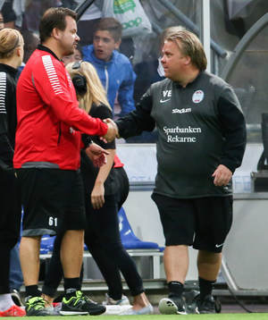 Eskilstuna Uniteds tränare Viktor Eriksson tackar