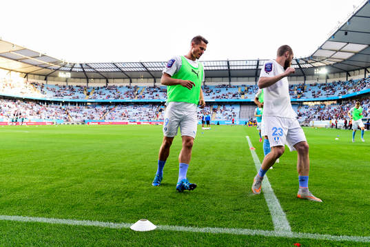 Malmö FFs Markus Rosenberg och Jo Inge Berget värmer upp
