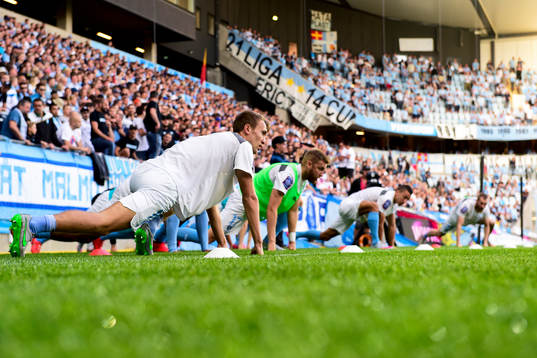 Malmö FFs Magnus Wolff Eikrem värmer upp