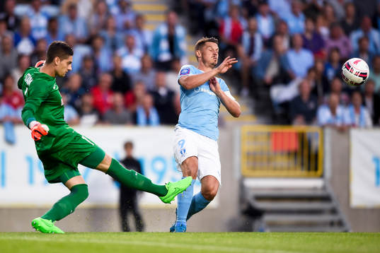 Malmö FFs Markus Rosenberg och Salzburgs målvakt Cican