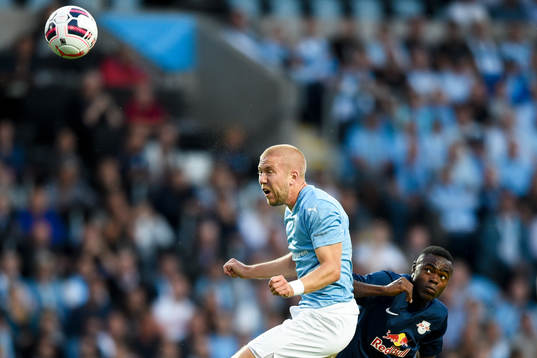 Malmö FFs Anton Tinnerholm och Salzburgs Dimitri Oberlin