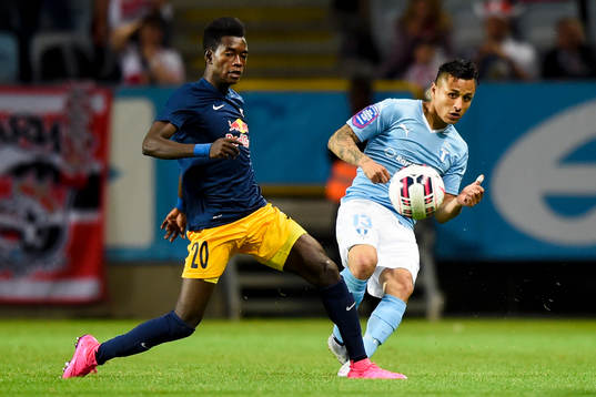 Salzburgs David Atanga och Malmö FFs Yoshimar Yotún