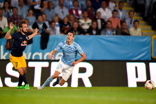 Salzburgs Andreas Ulmer och Malmö FFs Nikola Djurjic