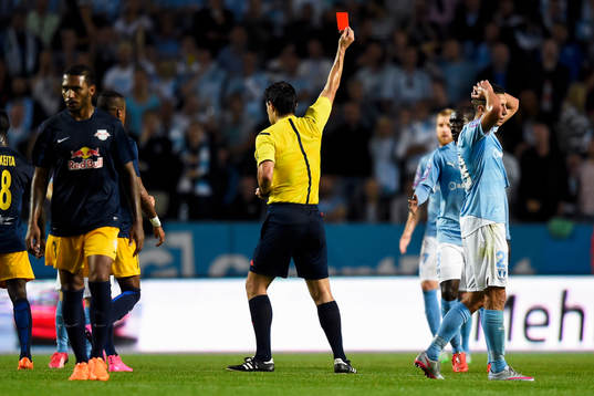 Malmö FFs Enock Kofi Adu får rött kort
