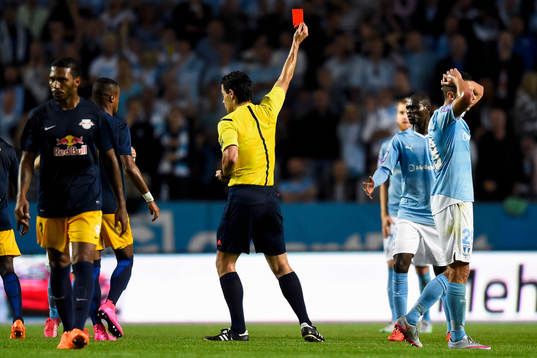 Malmö FFs Enock Kofi Adu får rött kort